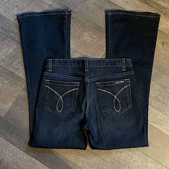 New! CalvinĀ Klein Dark Wash, Flare,āMid-arise Jeans Jeans. Sizeā6. - Picture 2 of 5